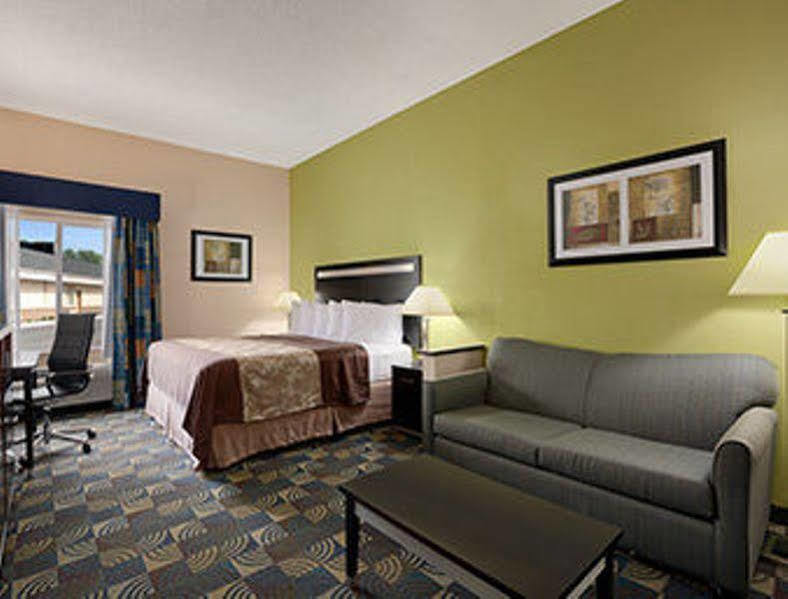 Quality Inn & Suites Glenmont - Albany South Exterior photo